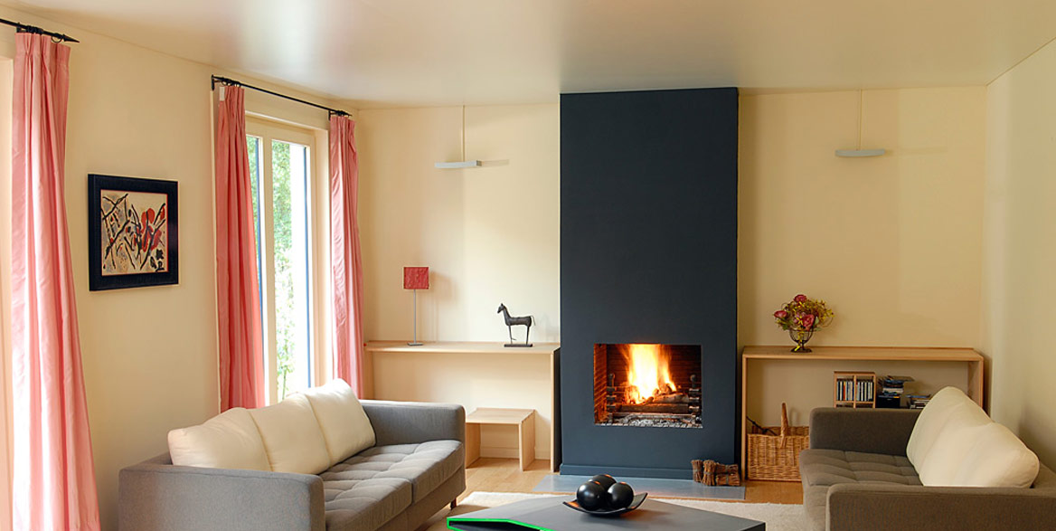 Wohnraum mit Spanndecke in edelmatt